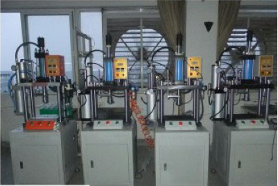 鉚接設備（午夜成人精品機應用）